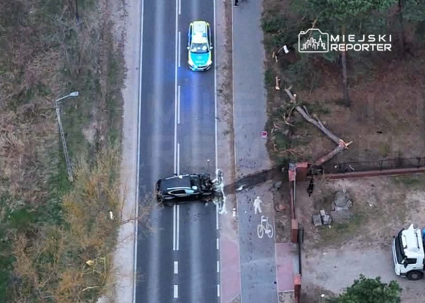 Polonya'da lexus kazası: baba ve kızı hastaneye kaldırıldı 1 Polonya da lexus kazasi baba ve kizi hastaneye kaldirildi 60809