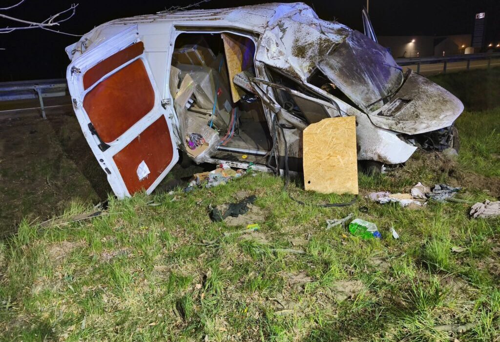 Polonya da mercedes minibus kazasi surucu litvanya vatandasi 67613