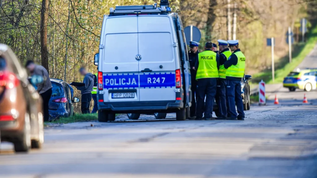 polonya da milletvekili ukasz litewka bisikletle giderken trafik kazasinda hayatini kaybetti 65957