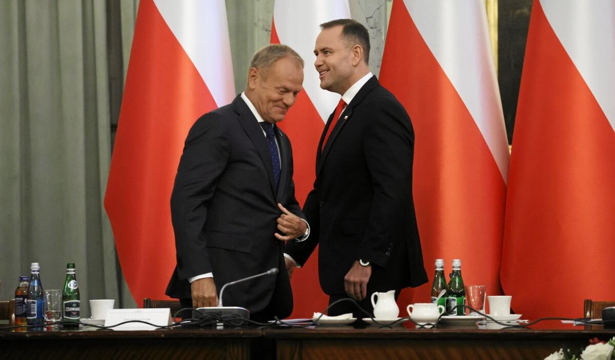 Polonya da nawrocki ye yuksek destek tusk ve czarzasty nin oylari degisken 59095