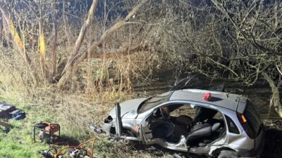 Polonya'da opel marka araç wisła nehri'ne yuvarlandı: sürücü yaralandı 4 Polonya da opel marka arac wis a nehri ne yuvarlandi surucu yaralandi 60585