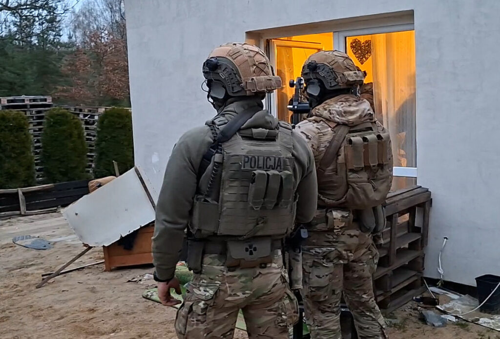 Polonya da organize suc orgutu operasyonu 16 gozalti ve buyuk miktar ele gecirildi 62460