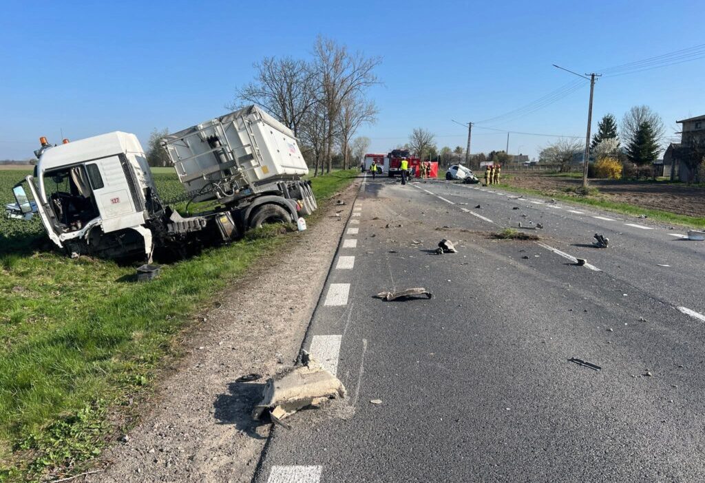 Polonya da otomobil kamyon carpismasi 1 olu 62870