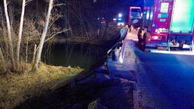 Polonya da otomobil kopruden nehre dustu bir kisi hayatini kaybetti 58649