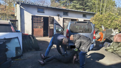 Polonya da otomobil parcasi kacakciligi operasyonu i ki supheli gozaltinda 67020