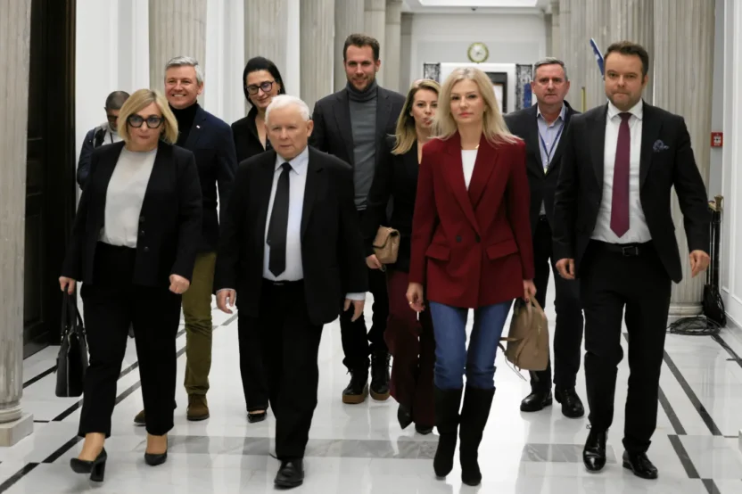 Polonya da saglik bakanina guvensizlik oylamasi talebi 59310