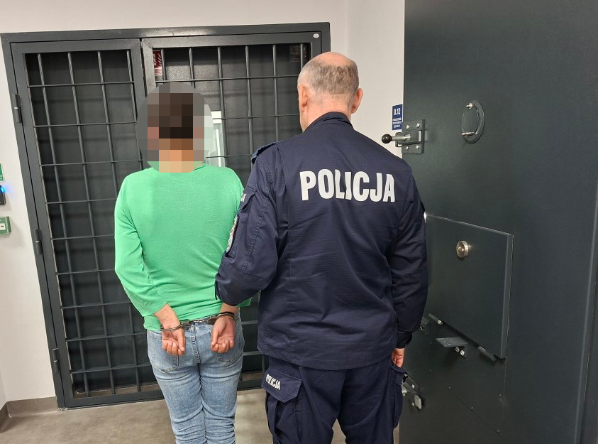 Polonya da sarhos anne 4 yasindaki ogluyla birlikte gozaltina alindi 66659