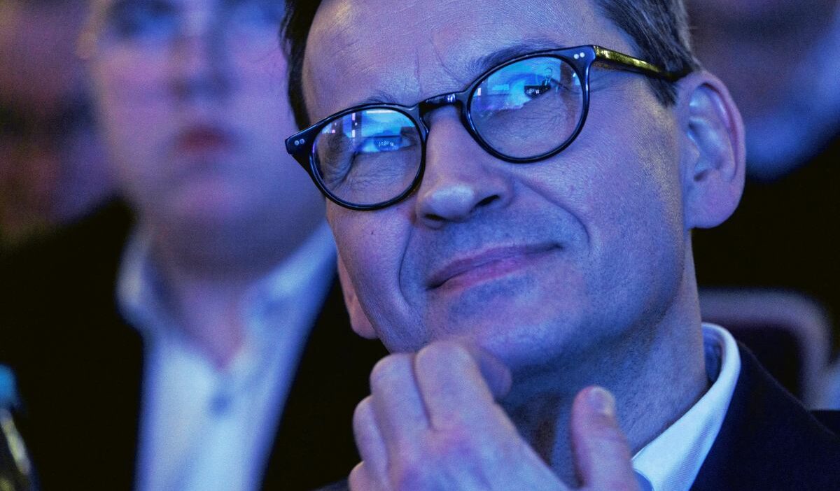 Polonya da secim anketleri koalisyon liderligi ve morawiecki nin yeni girisimi 64002