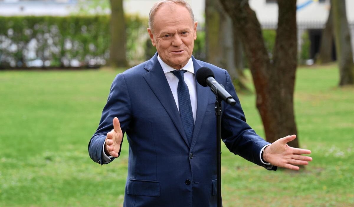 Polonya da secim anketleri koalisyon vatandas platformu liderligi koruyor 63063