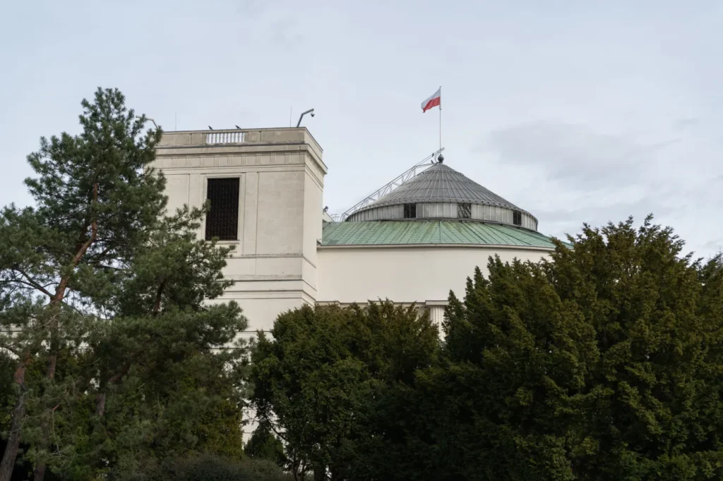 polonya da secim anketleri koalisyonu one geciriyor pis rekor dususte 63014