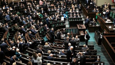 Polonya'da seçim anketlerine yayın yasağı tartışması 2 Polonya da secim anketlerine yayin yasagi tartismasi 59978