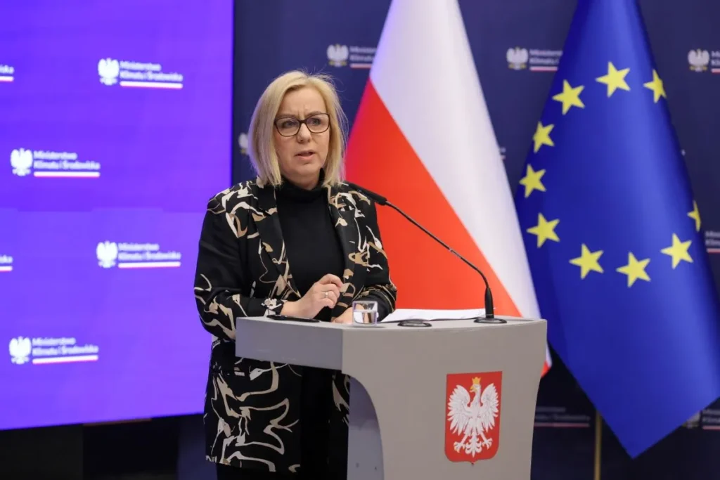 polonya da sol parti bakan hennig kloska yi destekleme kararliligi gosterdi 65408