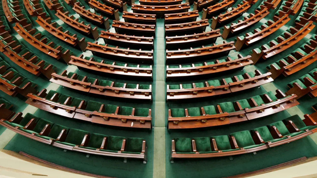 Polonya'da son anket: koalisyon liderliği koruyor, pis yükselişte 1 Polonya da son anket koalisyon liderligi koruyor pis yukseliste 59713