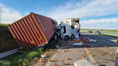 Polonya da tir kazasi bir kazakistan vatandasi hayatini kaybetti 66104