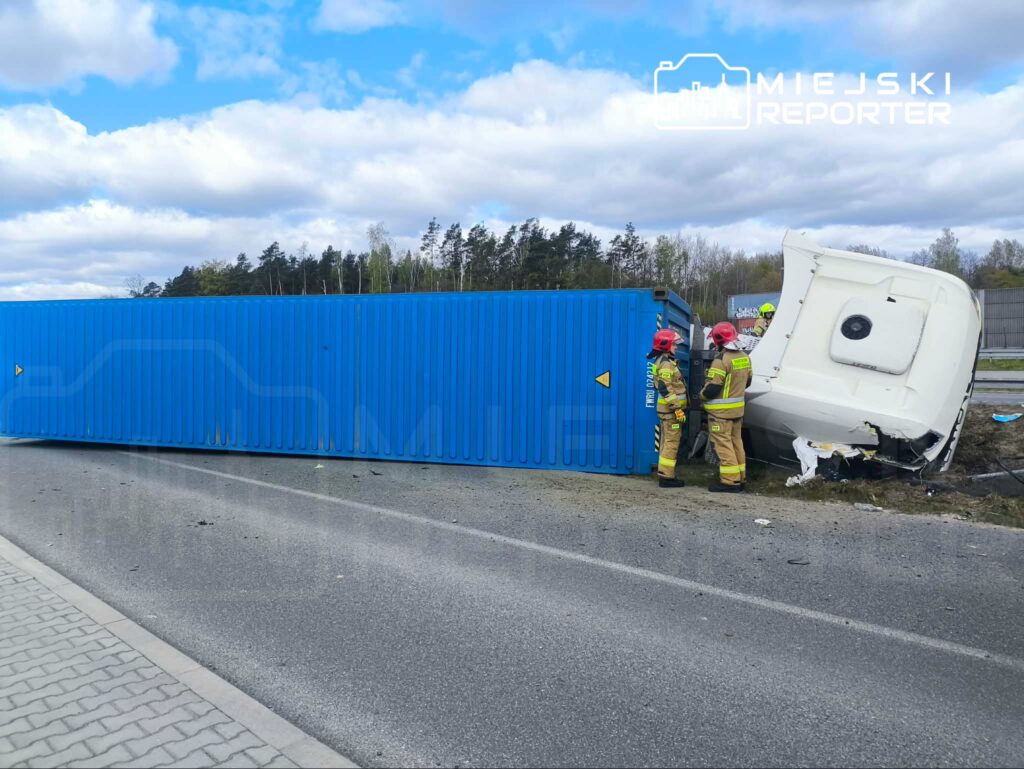polonya da tir kazasi varsova ya giden yolda trafigi durma noktasina getirdi 67382