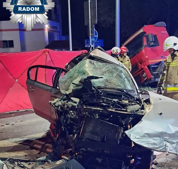 Polonya da trafik kazasi 19 yasindaki surucu hastaneye kaldirildi 64204