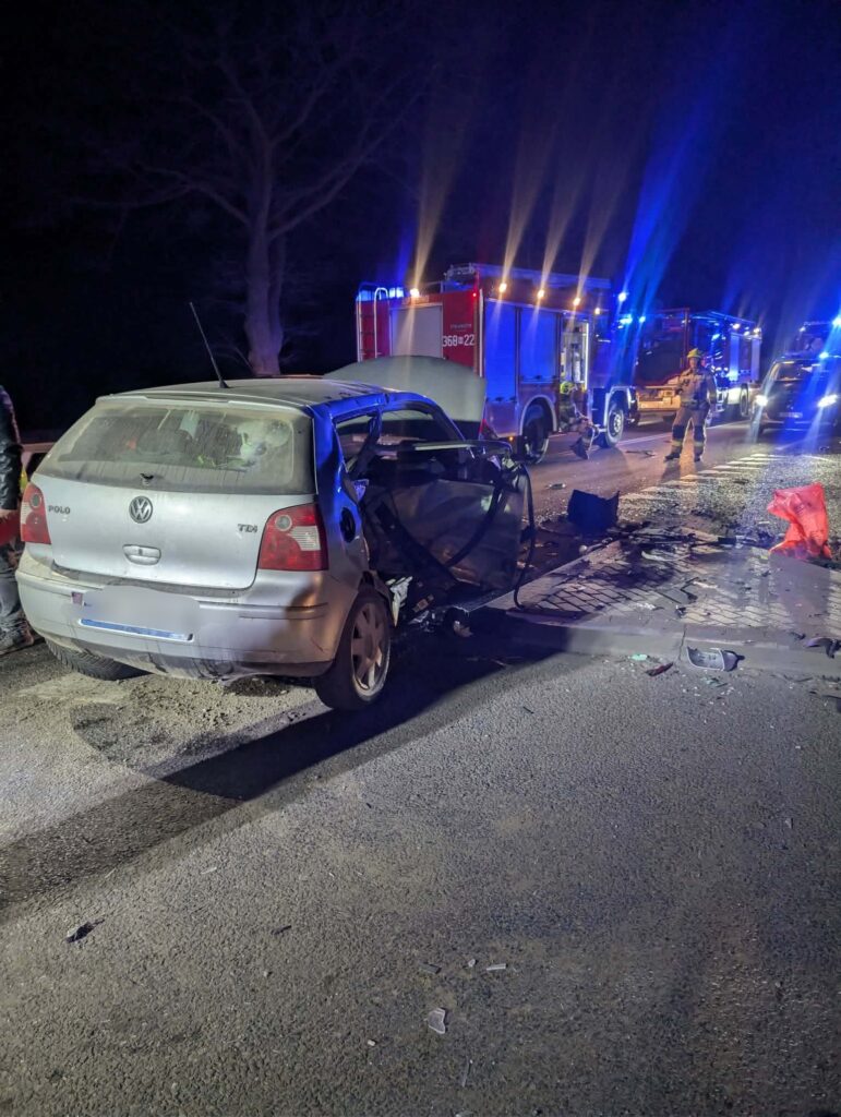 polonya da trafik kazasi 2 yarali trafik akisi kismen durdu 58832