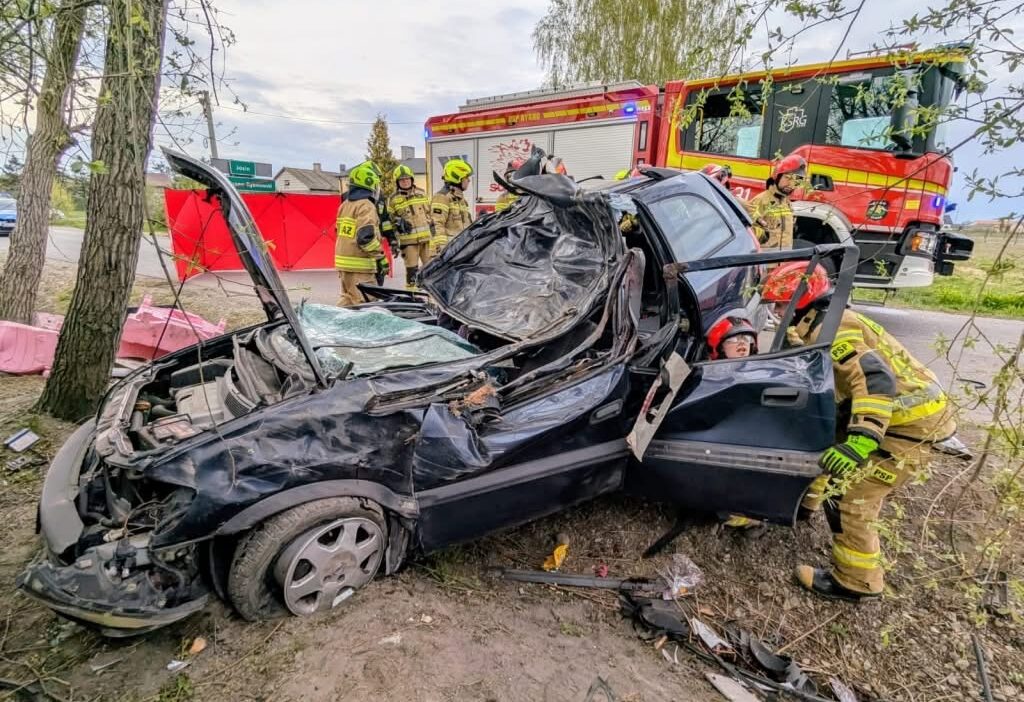 Polonya da trafik kazasinda 28 yasindaki surucu hayatini kaybetti 63760