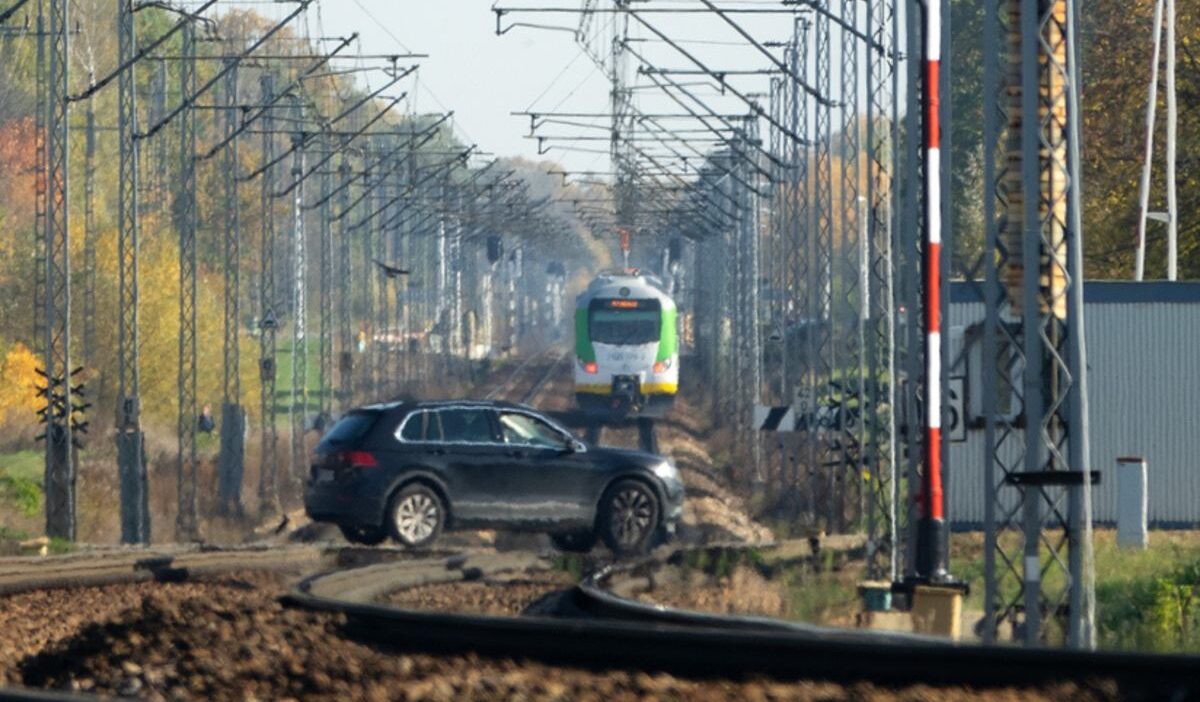 Polonya'da tren kazası: bir kişi hayatını kaybetti, seferler otobüse aktarıldı 1 Polonya da tren kazasi bir kisi hayatini kaybetti seferler otobuse aktarildi 62563