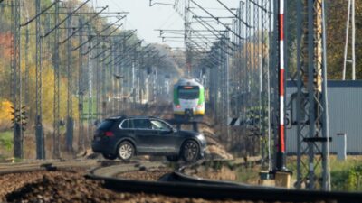 Polonya da tren kazasi bir kisi hayatini kaybetti seferler otobuse aktarildi 62563