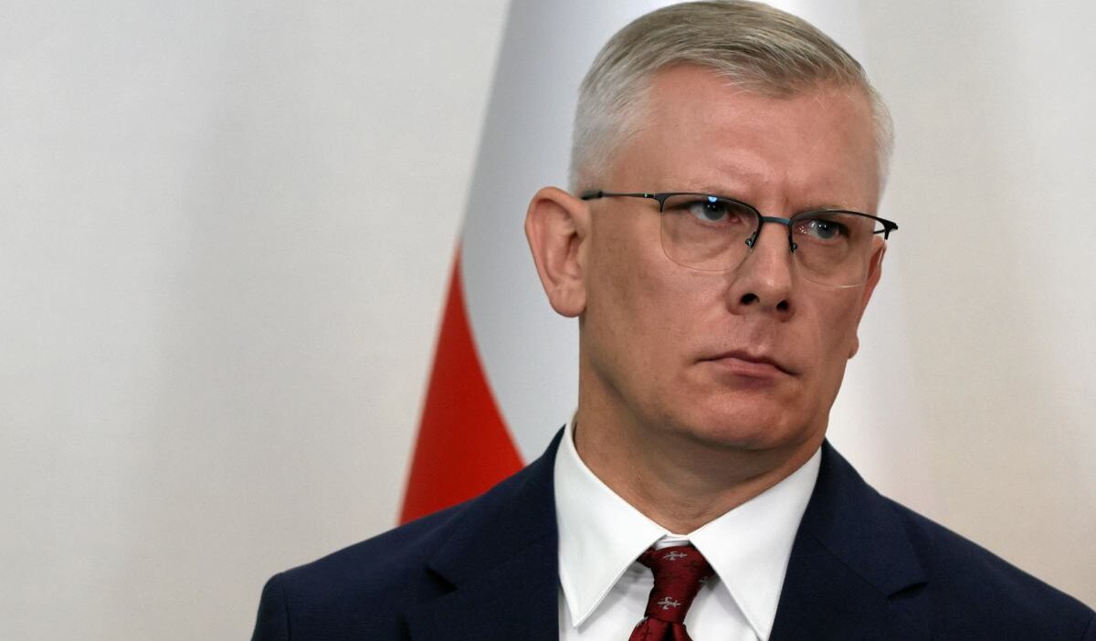 Polonya da ulusal guvenlik konseyi toplantisina yetkisiz katilim sorusturmasi baslatildi 62957