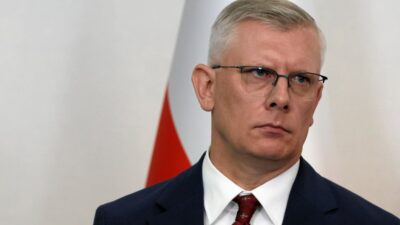 Polonya da ulusal guvenlik konseyi toplantisina yetkisiz katilim sorusturmasi baslatildi 62957