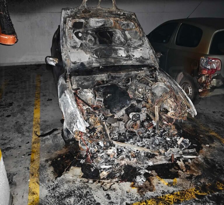 Polonya da yer alti otoparkinda bmw yangini 60437