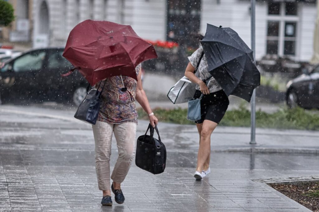 polonya da yogun yagis uyarisi bati bolgelerinde alarm durumu 63298