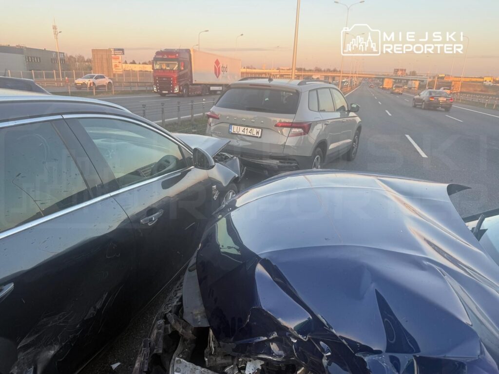 polonya da zincirleme kaza alti arac karisti trafik uzun sure durdu 57844