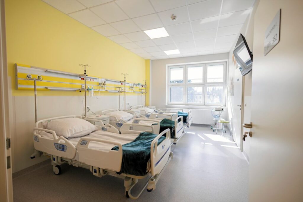 polonya daki hastaneler finansal krizle mucadele ediyor protestolar ve yeni onlemler 64244