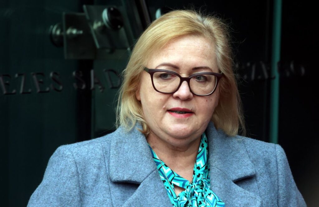 polonya devlet konseyi baskani manowska ya gorevini yerine getirmedigi gerekcesiyle para cezasi 59902