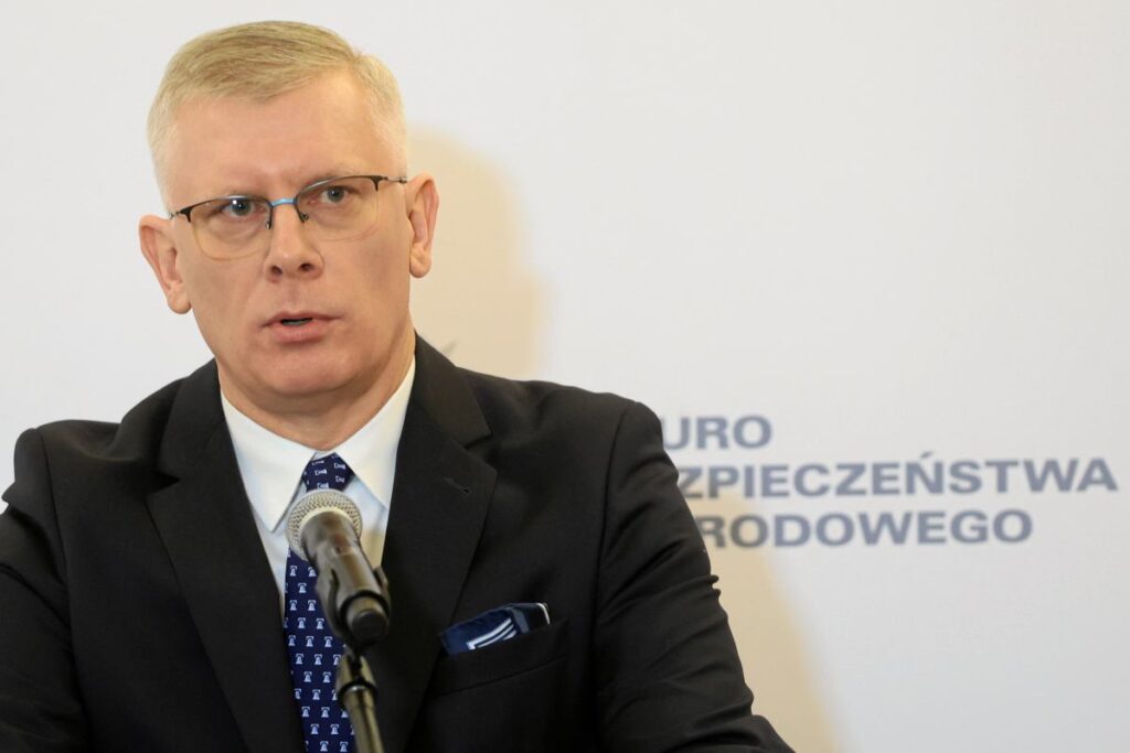 polonya guvenlik burosu baskani cenckiewicz basbakan a acilan davalarda tazminat talebinde bulundu 62682