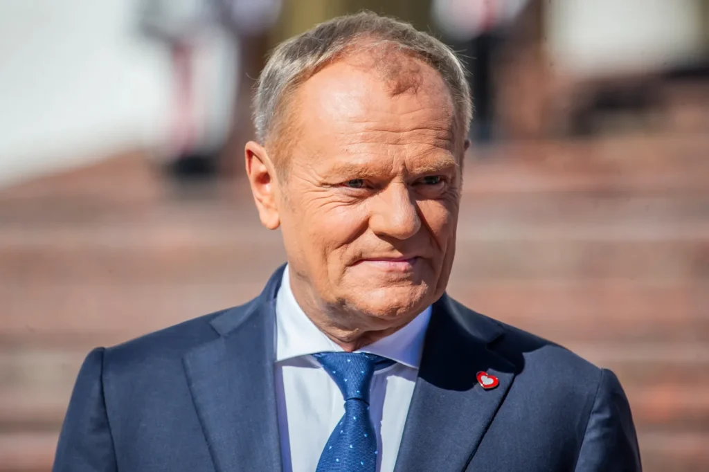 polonya koalisyonunda guven oylamasi krizi tusk karar anini vurguladi 63011