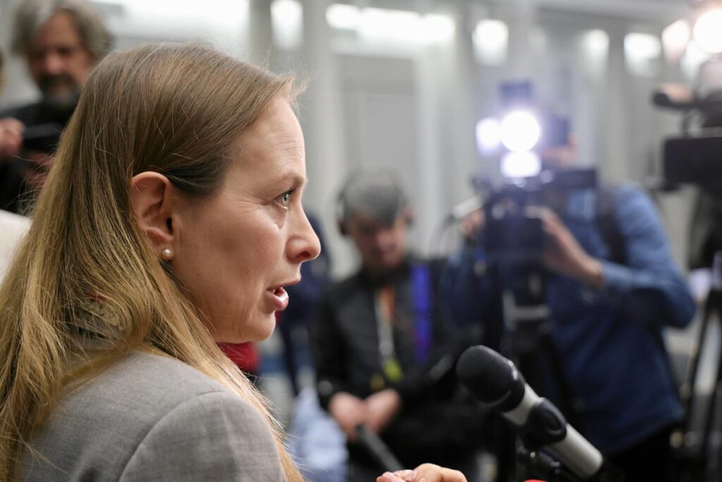 polonya koalisyonunda guven oyu krizi bakanin gorevden alinmasi tartismasi 63046