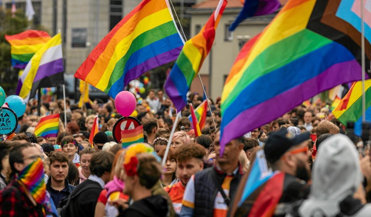 Polonya mahkemesi, eşcinsel çiftin evliliğini tanıma kararı aldı 1 Polonya mahkemesi escinsel ciftin evliligini tanima karari aldi 62529