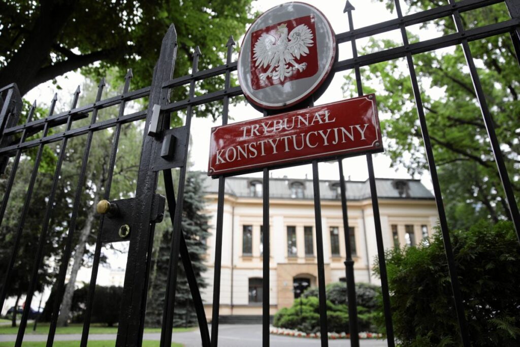 polonya parlamentosu alti yeni anayasa mahkemesi hakimi secti 59897