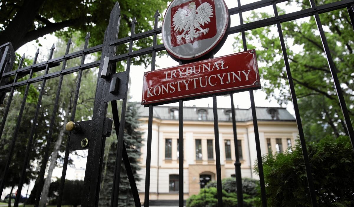 Polonya parlamentosu alti yeni anayasa mahkemesi hakimi secti 59897