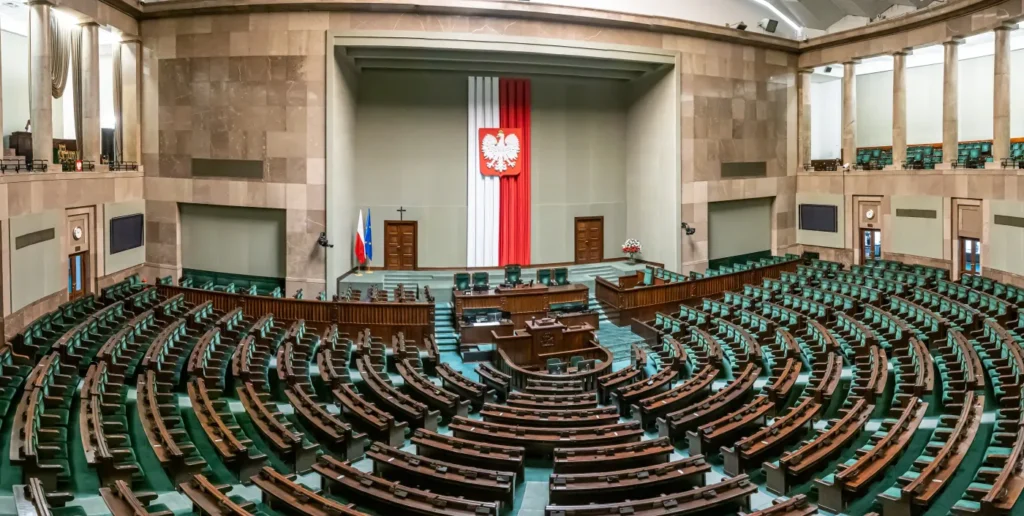 polonya parlamentosu bgk fonlarinin fazla nakitlerini hazineye devretme yasasini kabul etti 62934