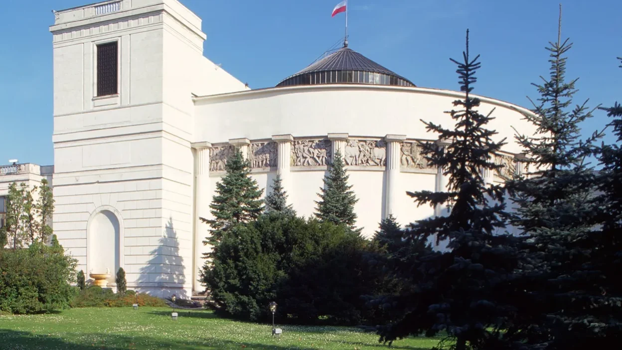 Polonya parlamentosu calismalara yeniden basladi avrupa tutuklama emri ve sucla mucadele oncelikli 62074