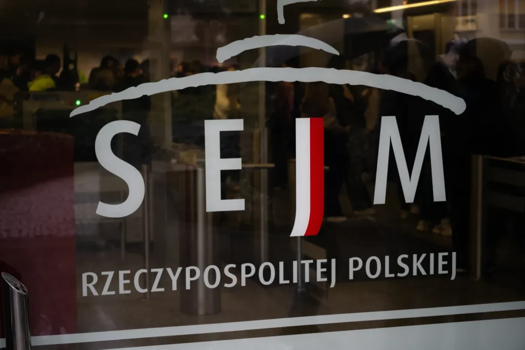 polonya parlamentosu jsw ve azoty sirketlerine arp kredisi saglayan yasa tasarisini onayladi 62943