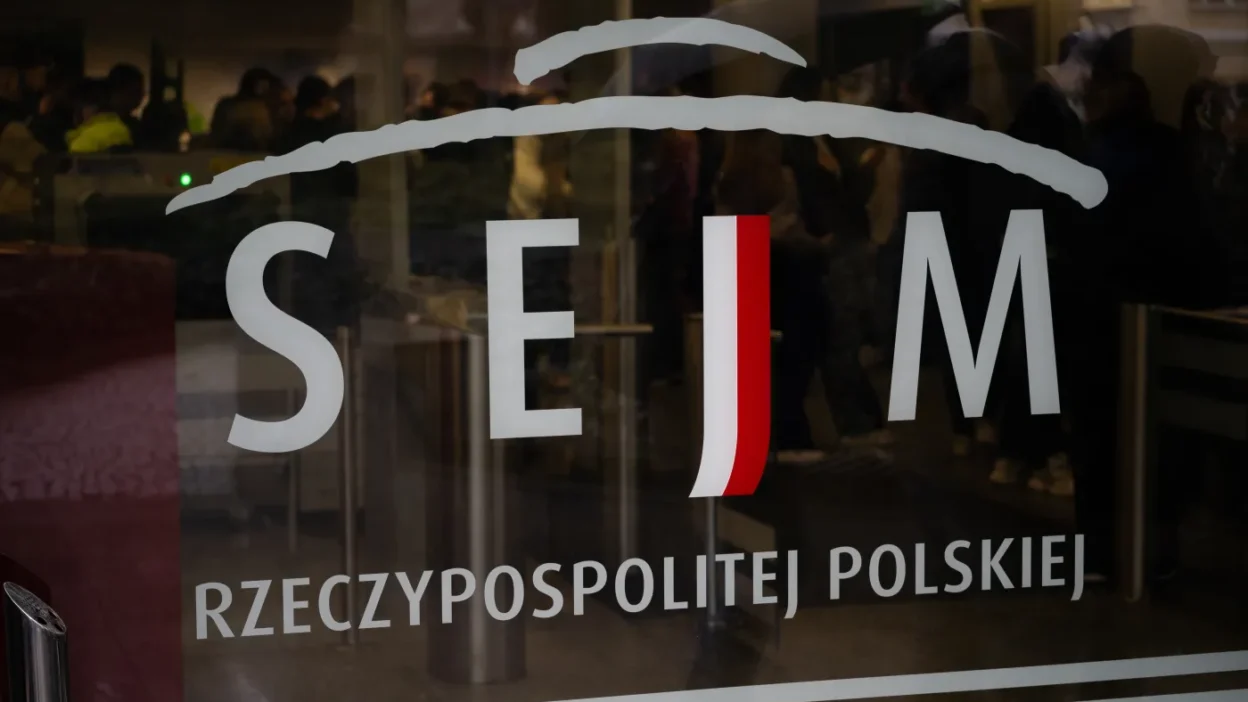 Polonya parlamentosu jsw ve azoty sirketlerine arp kredisi saglayan yasa tasarisini onayladi 62943