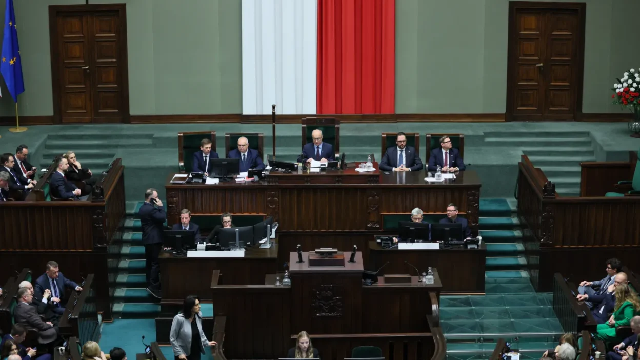 Polonya parlamentosu nda bakanlar i cin guvensizlik oylamasi ve macierewicz in dokunulmazliginin kaldirilmasi gorusulecek 67520