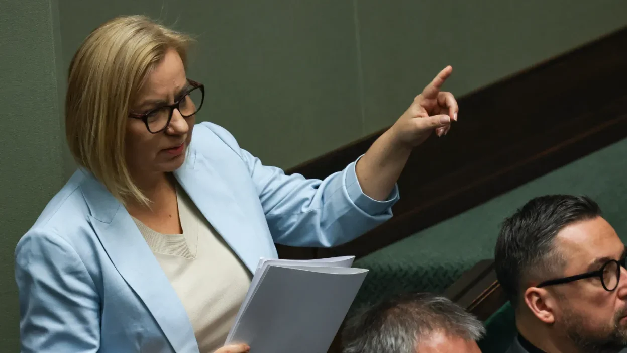 Polonya parlamentosu nda cevre ve i klim bakani hennig kloski ye guvensizlik oylamasi 67547