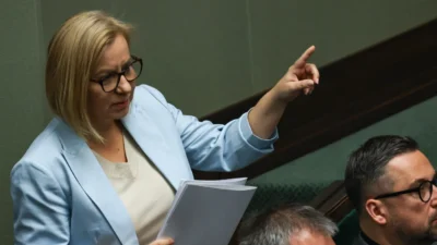 Polonya parlamentosu nda cevre ve i klim bakani hennig kloski ye guvensizlik oylamasi 67547