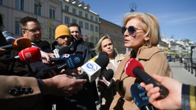 Polonya parlamentosu tarafindan secilen anayasa mahkemesi uyelerinin yemin toreni tartismalara yol acti 57613