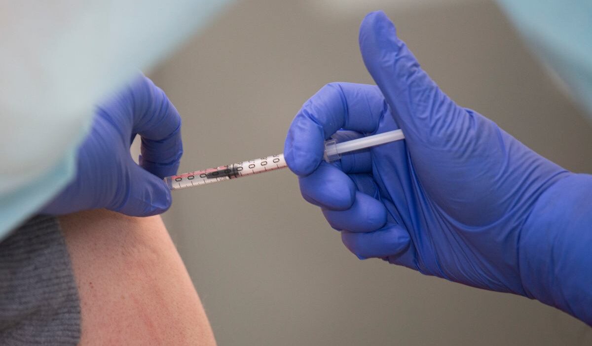 Polonya ya pfizer e odeme ve asi teslimati karari avrupa komisyonu sorumluluktan feragat etti 58246