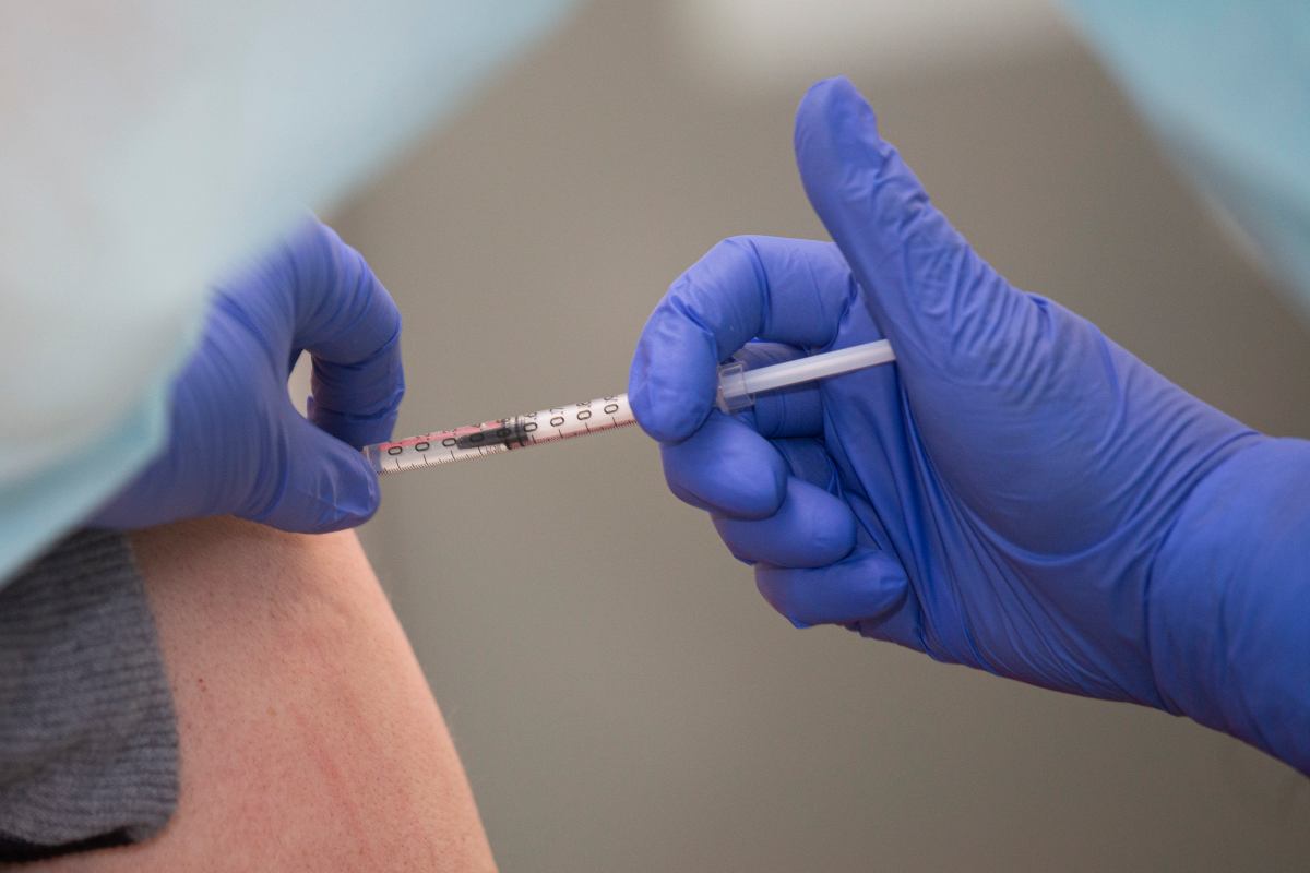 Polonya ya pfizer e odeme ve asi teslimati karari avrupa komisyonu sorumluluktan feragat etti 58246