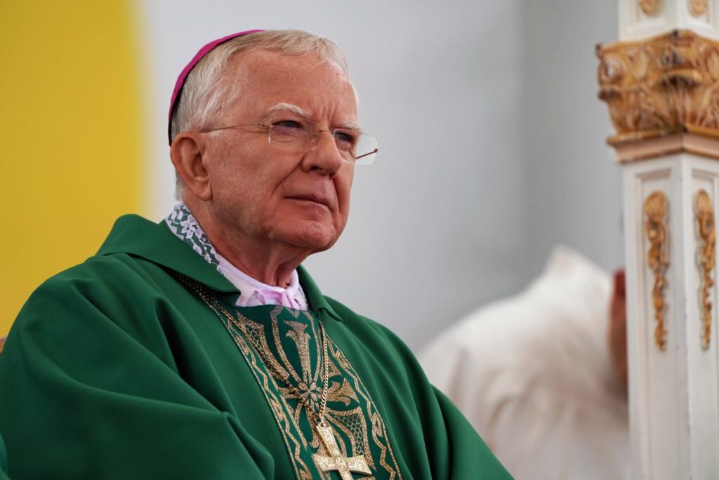 polonyali baspiskopos j draszewski den milli egitim elestirisi ve vatanseverlik uyarisi 63345