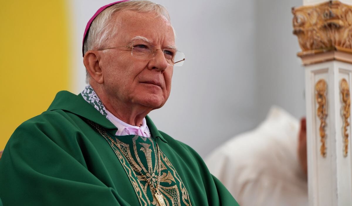 Polonyali baspiskopos j draszewski den milli egitim elestirisi ve vatanseverlik uyarisi 63345