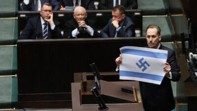 Polonyali milletvekili berkowicz in i srail e yonelik aciklamalari ve swastika gosterisi sorusturmaya konu oldu 62341